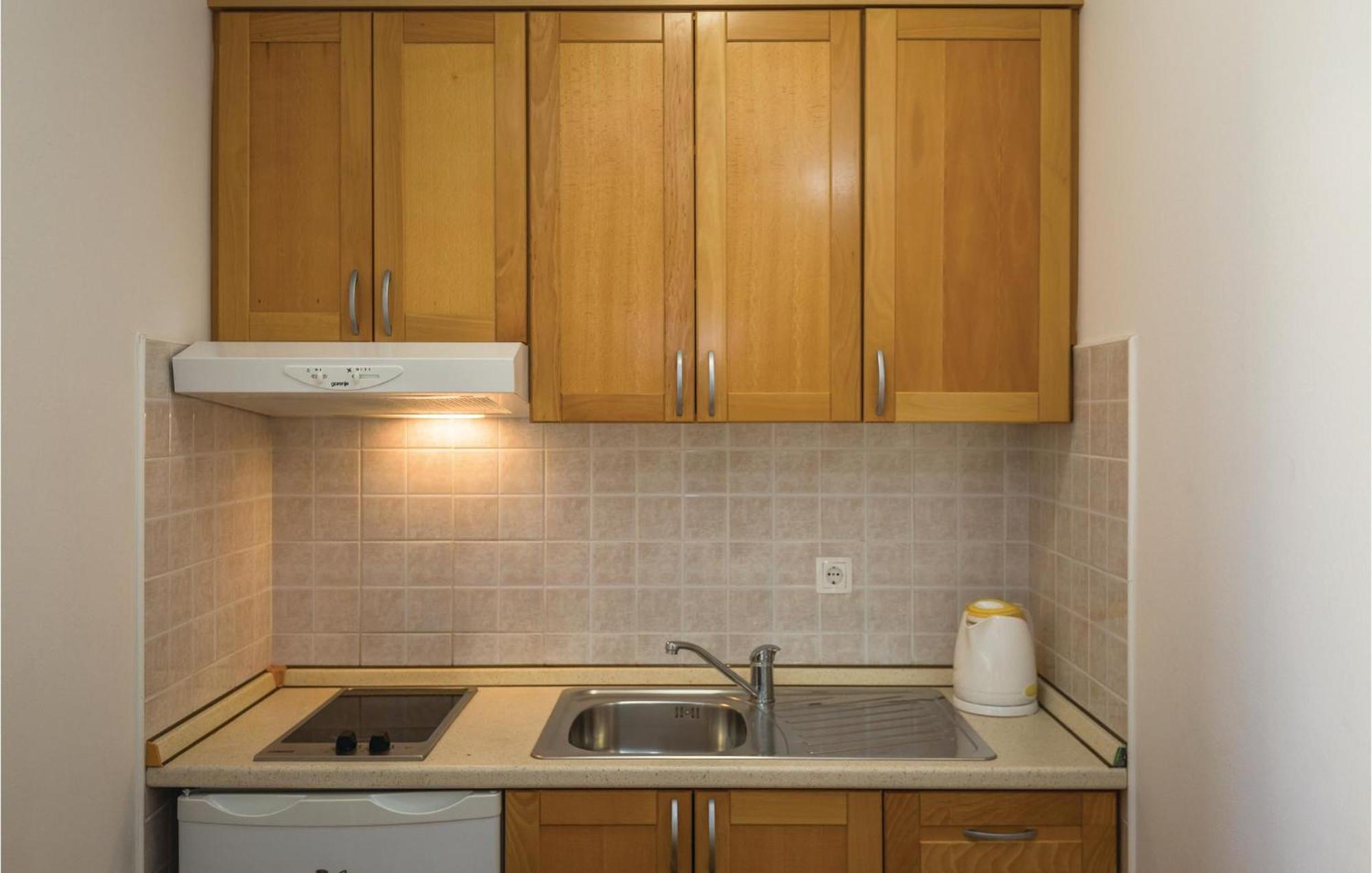 Stunning Apartment In Makarska With Wifi Bagian luar foto