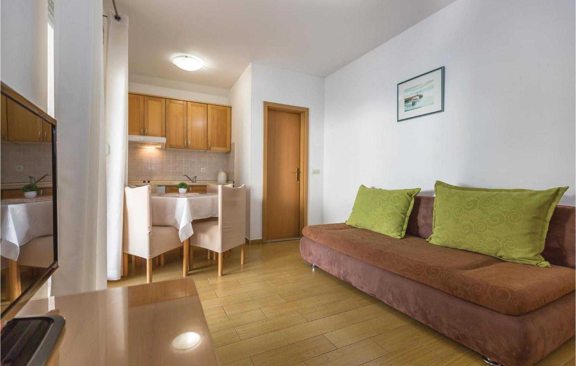 Stunning Apartment In Makarska With Wifi Bagian luar foto